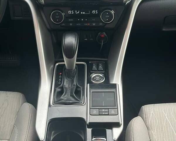 Сірий Міцубісі Eclipse Cross, об'ємом двигуна 1.5 л та пробігом 100 тис. км за 15700 $, фото 21 на Automoto.ua