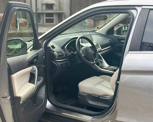 Сірий Міцубісі Eclipse Cross, об'ємом двигуна 1.5 л та пробігом 100 тис. км за 15700 $, фото 24 на Automoto.ua