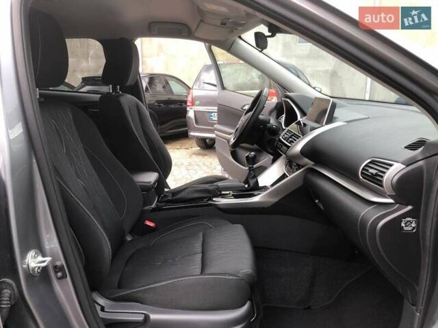 Сірий Міцубісі Eclipse Cross, об'ємом двигуна 1.5 л та пробігом 53 тис. км за 16000 $, фото 31 на Automoto.ua
