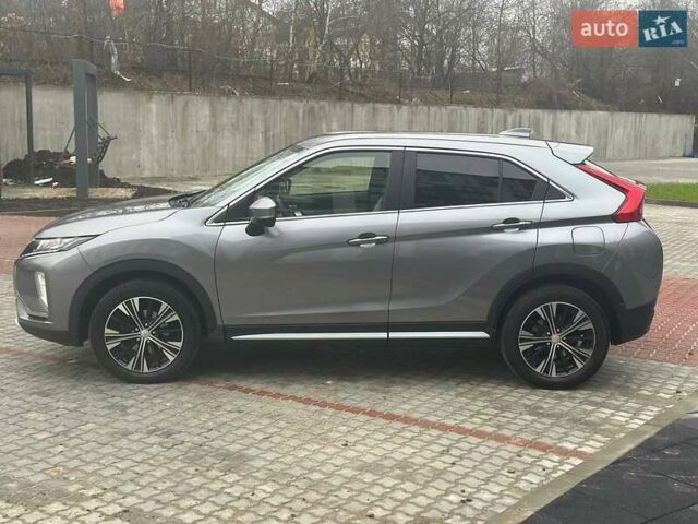 Сірий Міцубісі Eclipse Cross, об'ємом двигуна 1.5 л та пробігом 100 тис. км за 15700 $, фото 5 на Automoto.ua