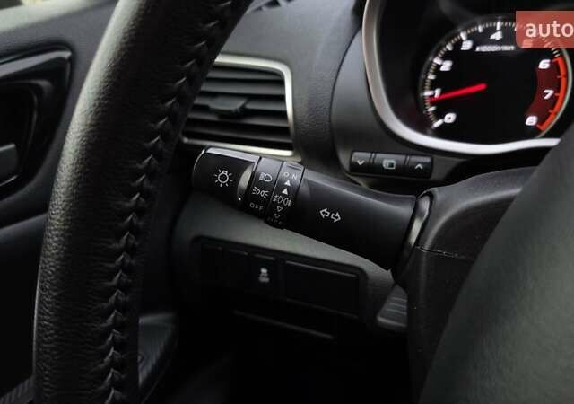 Сірий Міцубісі Eclipse Cross, об'ємом двигуна 1.5 л та пробігом 99 тис. км за 13999 $, фото 30 на Automoto.ua