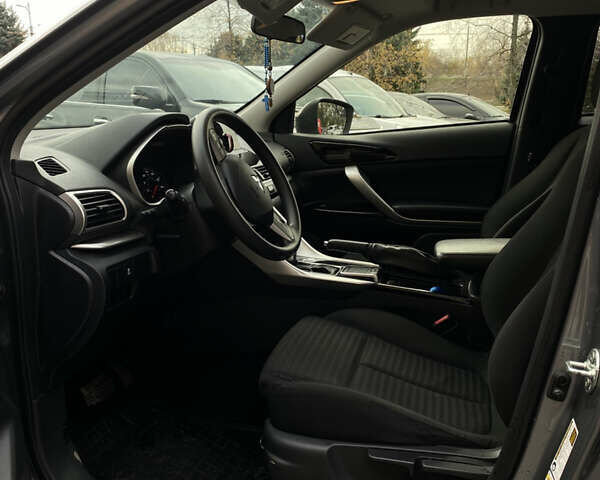 Серый Мицубиси Eclipse Cross, объемом двигателя 1.5 л и пробегом 90 тыс. км за 17000 $, фото 11 на Automoto.ua