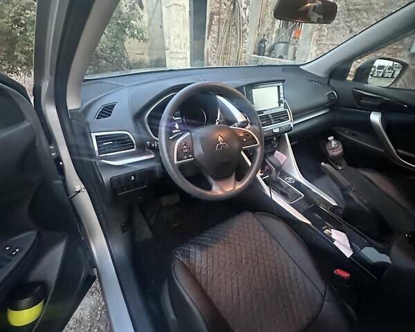 Серый Мицубиси Eclipse Cross, объемом двигателя 1.5 л и пробегом 150 тыс. км за 17000 $, фото 6 на Automoto.ua
