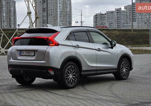 Сірий Міцубісі Eclipse Cross, об'ємом двигуна 1.5 л та пробігом 99 тис. км за 13999 $, фото 10 на Automoto.ua