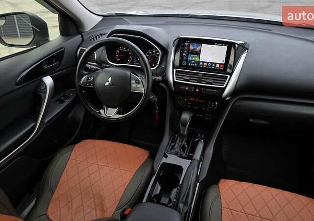 Сірий Міцубісі Eclipse Cross, об'ємом двигуна 1.5 л та пробігом 99 тис. км за 13999 $, фото 18 на Automoto.ua