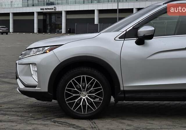 Сірий Міцубісі Eclipse Cross, об'ємом двигуна 1.5 л та пробігом 99 тис. км за 13999 $, фото 6 на Automoto.ua