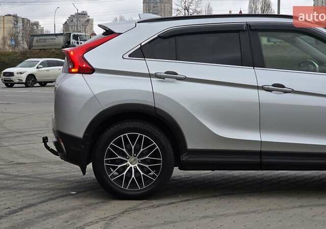 Сірий Міцубісі Eclipse Cross, об'ємом двигуна 1.5 л та пробігом 99 тис. км за 13999 $, фото 15 на Automoto.ua
