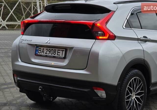 Сірий Міцубісі Eclipse Cross, об'ємом двигуна 1.5 л та пробігом 99 тис. км за 13999 $, фото 11 на Automoto.ua
