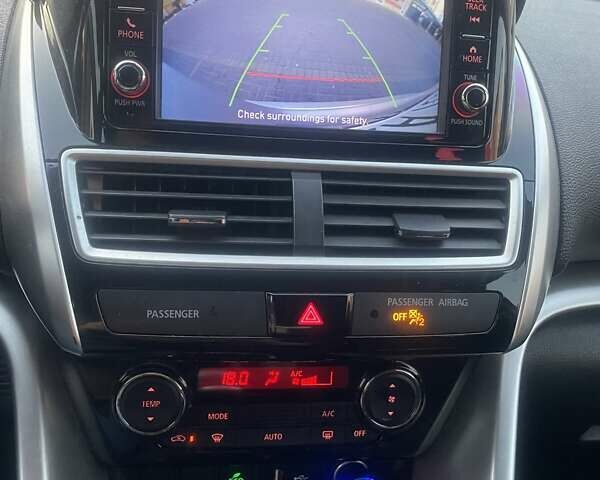 Серый Мицубиси Eclipse Cross, объемом двигателя 1.5 л и пробегом 120 тыс. км за 15000 $, фото 12 на Automoto.ua