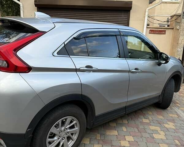 Серый Мицубиси Eclipse Cross, объемом двигателя 1.5 л и пробегом 150 тыс. км за 17000 $, фото 2 на Automoto.ua