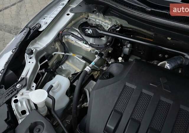 Сірий Міцубісі Eclipse Cross, об'ємом двигуна 1.5 л та пробігом 99 тис. км за 13999 $, фото 46 на Automoto.ua