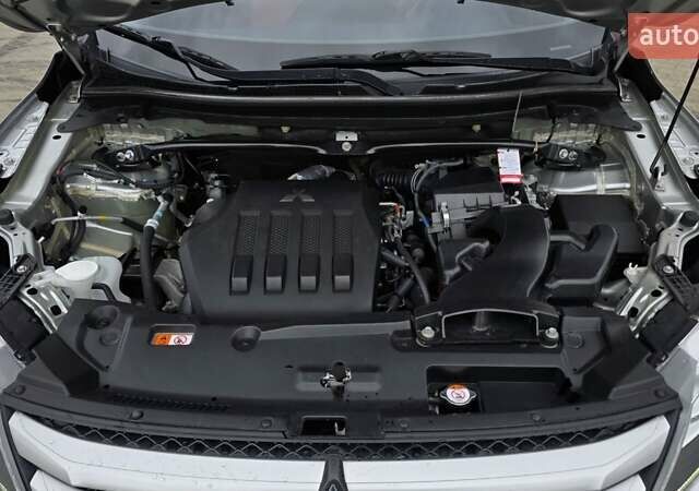 Сірий Міцубісі Eclipse Cross, об'ємом двигуна 1.5 л та пробігом 99 тис. км за 13999 $, фото 44 на Automoto.ua