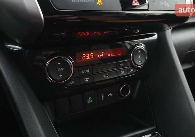 Сірий Міцубісі Eclipse Cross, об'ємом двигуна 1.5 л та пробігом 99 тис. км за 13999 $, фото 32 на Automoto.ua