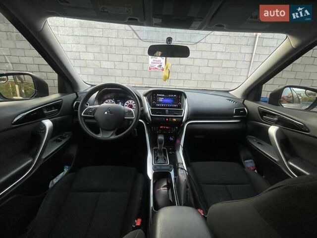Серый Мицубиси Eclipse Cross, объемом двигателя 1.5 л и пробегом 120 тыс. км за 15000 $, фото 13 на Automoto.ua