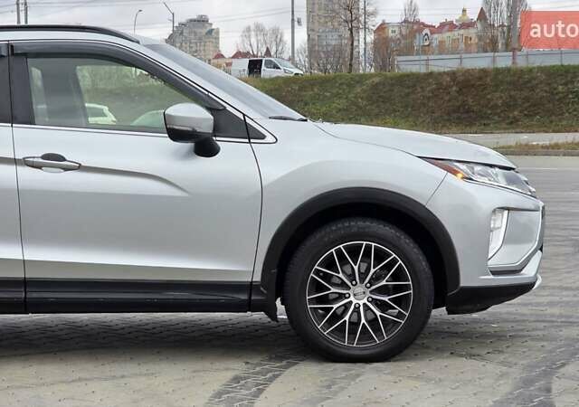 Сірий Міцубісі Eclipse Cross, об'ємом двигуна 1.5 л та пробігом 99 тис. км за 13999 $, фото 16 на Automoto.ua