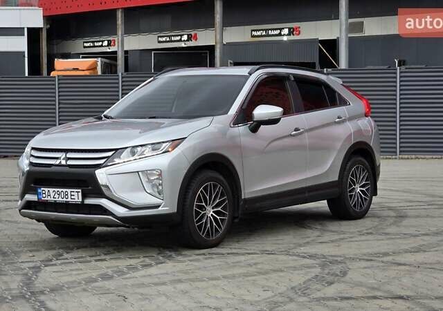 Сірий Міцубісі Eclipse Cross, об'ємом двигуна 1.5 л та пробігом 99 тис. км за 13999 $, фото 4 на Automoto.ua