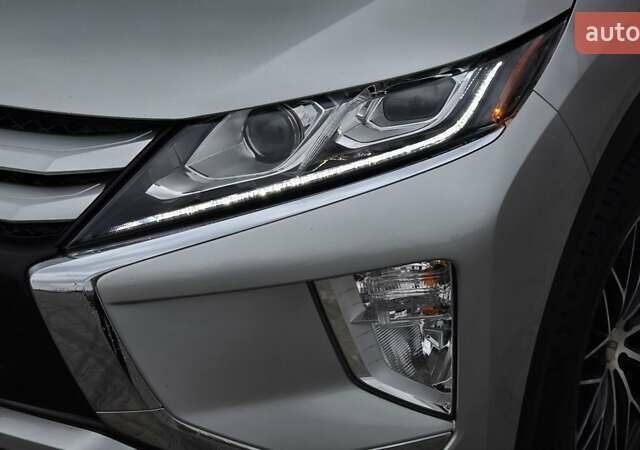 Сірий Міцубісі Eclipse Cross, об'ємом двигуна 1.5 л та пробігом 99 тис. км за 13999 $, фото 3 на Automoto.ua