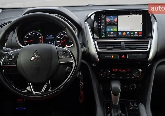 Сірий Міцубісі Eclipse Cross, об'ємом двигуна 1.5 л та пробігом 99 тис. км за 13999 $, фото 17 на Automoto.ua