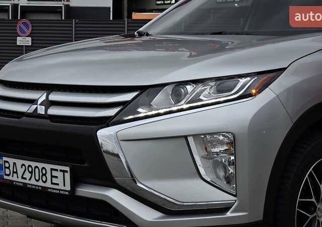 Сірий Міцубісі Eclipse Cross, об'ємом двигуна 1.5 л та пробігом 99 тис. км за 13999 $, фото 2 на Automoto.ua