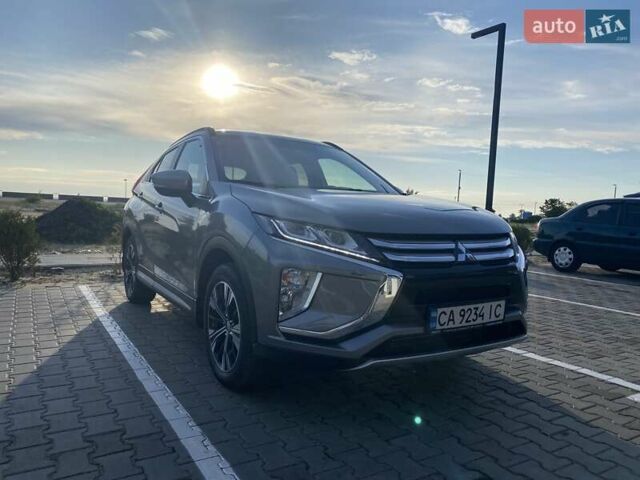 Серый Мицубиси Eclipse Cross, объемом двигателя 1.5 л и пробегом 41 тыс. км за 22000 $, фото 2 на Automoto.ua