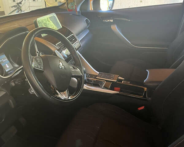 Сірий Міцубісі Eclipse Cross, об'ємом двигуна 1.5 л та пробігом 57 тис. км за 21800 $, фото 7 на Automoto.ua