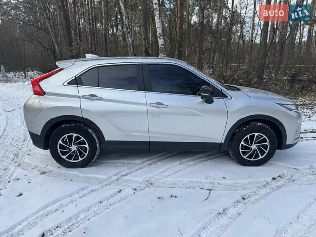 Серый Мицубиси Eclipse Cross, объемом двигателя 1.5 л и пробегом 105 тыс. км за 16300 $, фото 3 на Automoto.ua