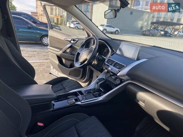 Серый Мицубиси Eclipse Cross, объемом двигателя 1.5 л и пробегом 41 тыс. км за 22000 $, фото 4 на Automoto.ua