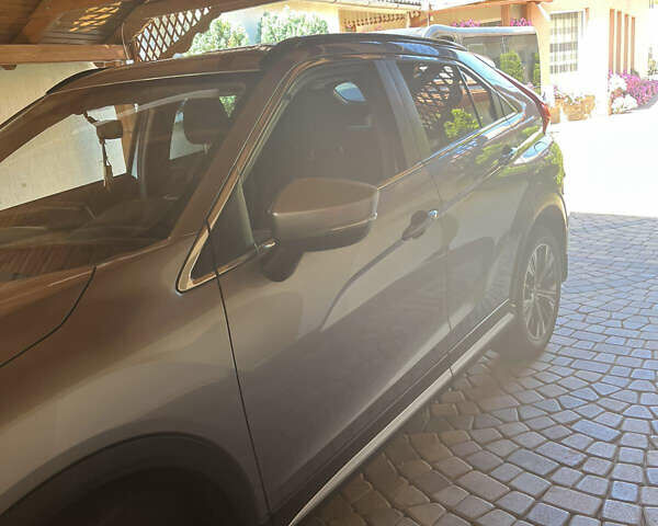 Сірий Міцубісі Eclipse Cross, об'ємом двигуна 1.5 л та пробігом 57 тис. км за 21800 $, фото 2 на Automoto.ua