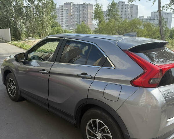 Серый Мицубиси Eclipse Cross, объемом двигателя 1.5 л и пробегом 118 тыс. км за 14999 $, фото 4 на Automoto.ua