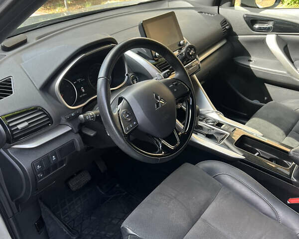 Серый Мицубиси Eclipse Cross, объемом двигателя 2 л и пробегом 37 тыс. км за 22000 $, фото 13 на Automoto.ua