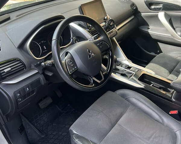 Серый Мицубиси Eclipse Cross, объемом двигателя 2 л и пробегом 37 тыс. км за 22000 $, фото 14 на Automoto.ua