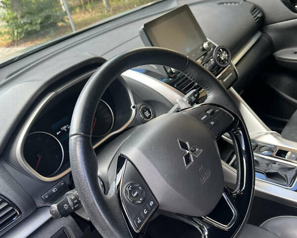 Серый Мицубиси Eclipse Cross, объемом двигателя 2 л и пробегом 37 тыс. км за 22000 $, фото 7 на Automoto.ua