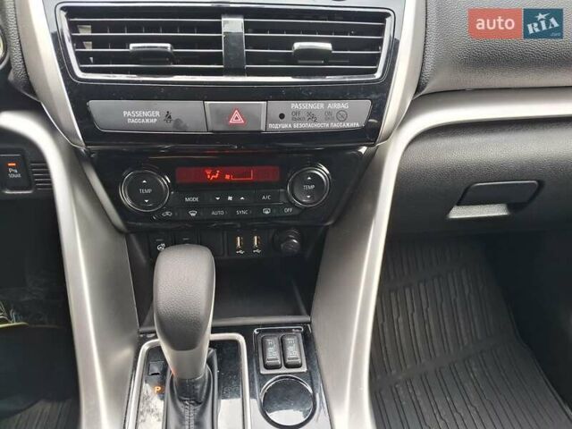 Сірий Міцубісі Eclipse Cross, об'ємом двигуна 2 л та пробігом 79 тис. км за 21900 $, фото 33 на Automoto.ua