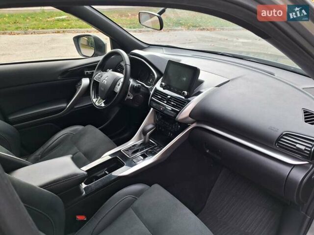 Сірий Міцубісі Eclipse Cross, об'ємом двигуна 2 л та пробігом 79 тис. км за 21900 $, фото 18 на Automoto.ua