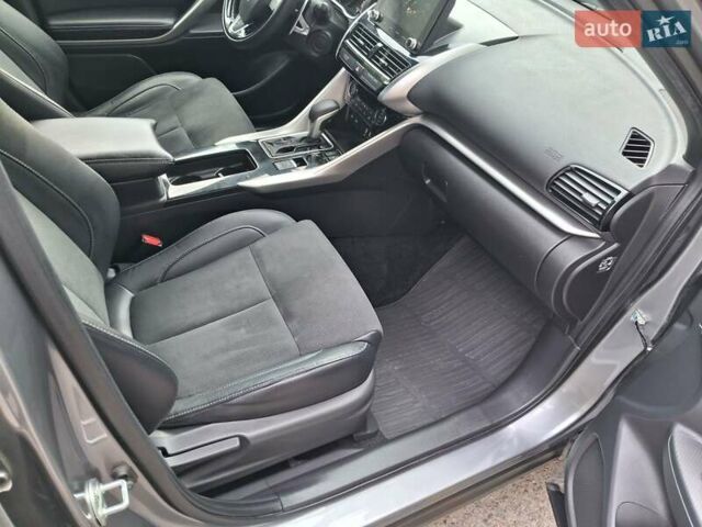 Сірий Міцубісі Eclipse Cross, об'ємом двигуна 2 л та пробігом 79 тис. км за 21900 $, фото 35 на Automoto.ua