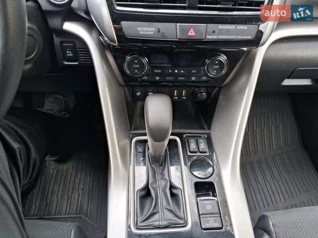 Сірий Міцубісі Eclipse Cross, об'ємом двигуна 2 л та пробігом 79 тис. км за 21900 $, фото 28 на Automoto.ua