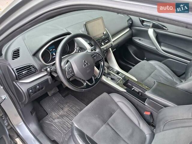 Сірий Міцубісі Eclipse Cross, об'ємом двигуна 2 л та пробігом 79 тис. км за 21900 $, фото 43 на Automoto.ua