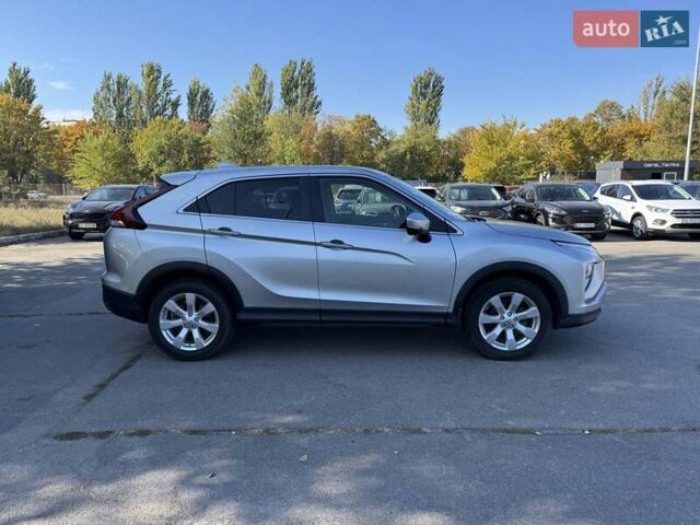 Серый Мицубиси Eclipse Cross, объемом двигателя 1.5 л и пробегом 25 тыс. км за 20100 $, фото 3 на Automoto.ua