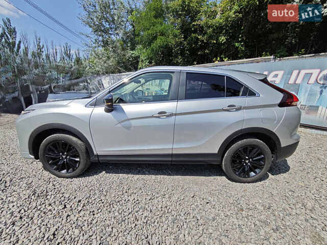 Сірий Міцубісі Eclipse Cross, об'ємом двигуна 1.5 л та пробігом 79 тис. км за 18999 $, фото 3 на Automoto.ua