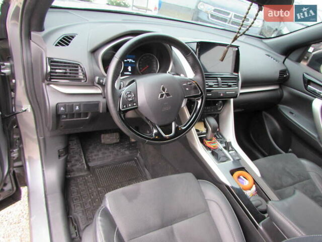 Серый Мицубиси Eclipse Cross, объемом двигателя 2 л и пробегом 19 тыс. км за 27500 $, фото 7 на Automoto.ua