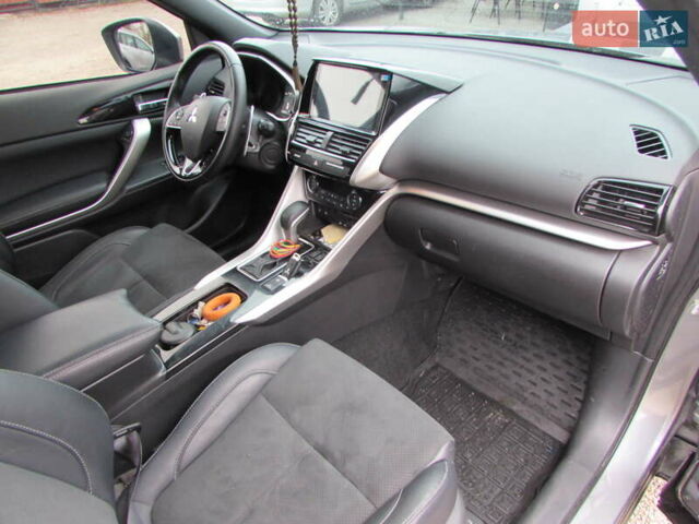 Серый Мицубиси Eclipse Cross, объемом двигателя 2 л и пробегом 19 тыс. км за 27500 $, фото 20 на Automoto.ua