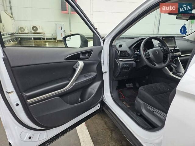 Серый Мицубиси Eclipse Cross, объемом двигателя 1.5 л и пробегом 1 тыс. км за 24700 $, фото 12 на Automoto.ua