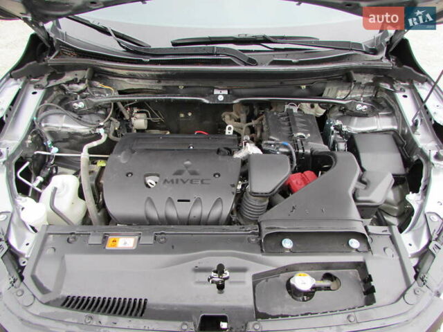 Серый Мицубиси Eclipse Cross, объемом двигателя 2 л и пробегом 19 тыс. км за 27500 $, фото 32 на Automoto.ua