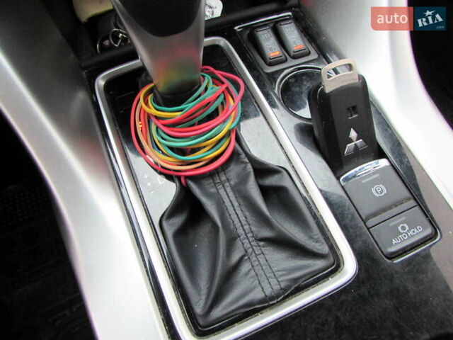 Серый Мицубиси Eclipse Cross, объемом двигателя 2 л и пробегом 19 тыс. км за 27500 $, фото 31 на Automoto.ua