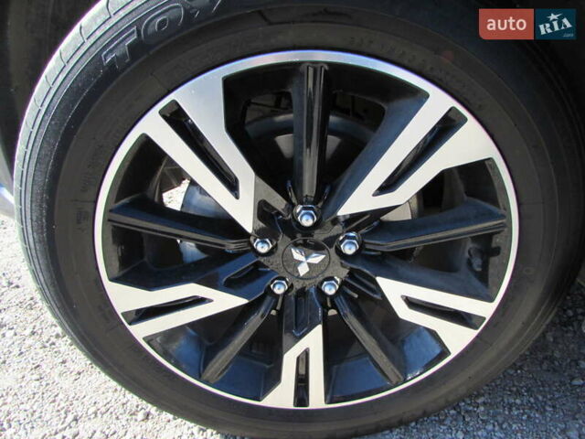 Серый Мицубиси Eclipse Cross, объемом двигателя 2 л и пробегом 19 тыс. км за 27500 $, фото 5 на Automoto.ua