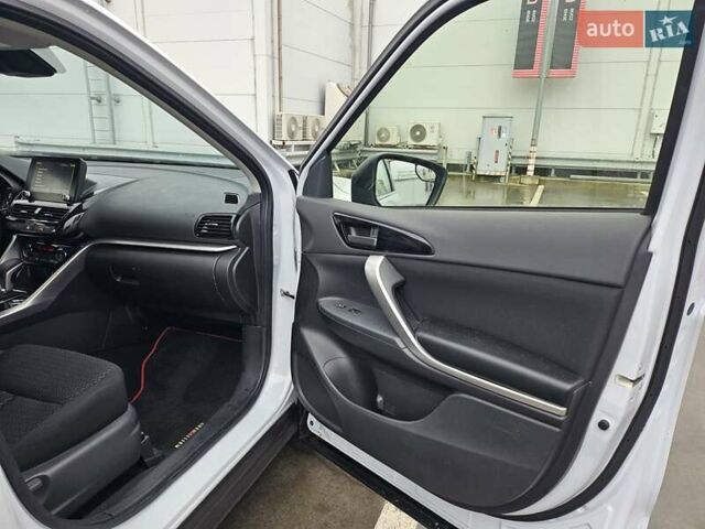 Серый Мицубиси Eclipse Cross, объемом двигателя 1.5 л и пробегом 1 тыс. км за 24700 $, фото 15 на Automoto.ua