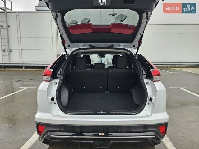 Серый Мицубиси Eclipse Cross, объемом двигателя 1.5 л и пробегом 1 тыс. км за 24700 $, фото 8 на Automoto.ua