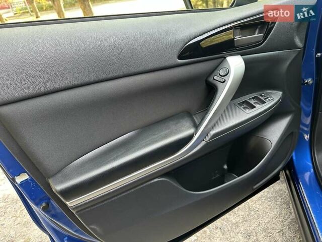 Мицубиси Eclipse Cross 2018 в Нетешине на Automoto.ua Синий Мицубиси Eclipse Cross, объемом двигателя 1.5 л и пробегом 178 тыс. км за 14500 $, фото 20 на Automoto.ua