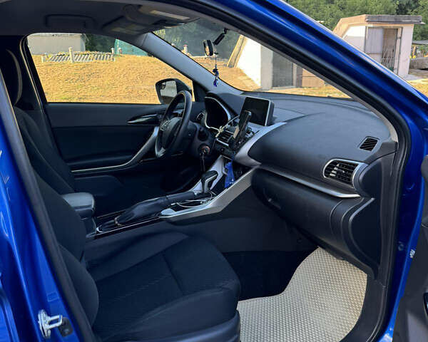 Синий Мицубиси Eclipse Cross, объемом двигателя 1.5 л и пробегом 68 тыс. км за 16700 $, фото 4 на Automoto.ua