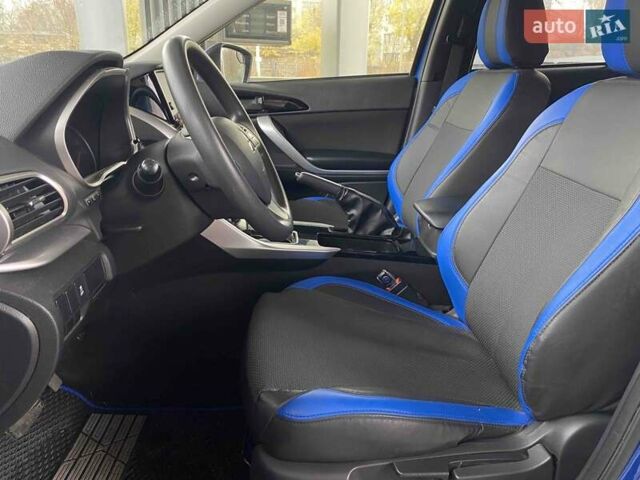 Синий Мицубиси Eclipse Cross, объемом двигателя 1.5 л и пробегом 126 тыс. км за 17200 $, фото 24 на Automoto.ua